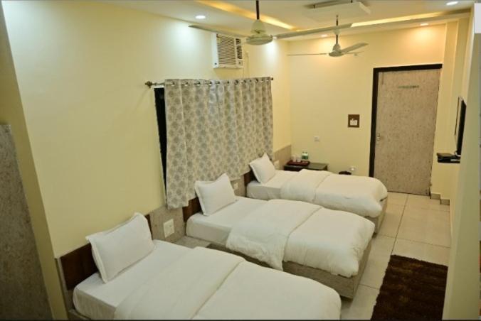Hotel Raghuveer Inn By Bookingcare Sitapur Muafi Eksteriør billede