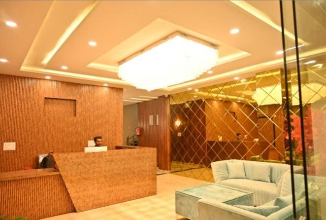 Hotel Raghuveer Inn By Bookingcare Sitapur Muafi Eksteriør billede